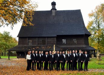 KLIMATYCZNY KONCERT BOCHEŃSKIEGO CHÓRU W MODRZEWIOWYM KOŚCIELE W LIPNICY DOLNEJ